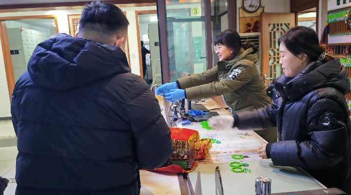 1771903108438341.jpg 骨灰楼工作人员照片.jpg